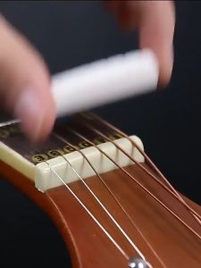 Bridge Pins dan Saddle Senar Gitar Akustik