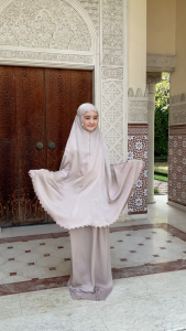 MUKENA TANGGUNG 2 IN 1 SANTORINI SILK POLOS ARUMI