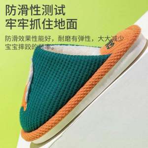 รองเท้าแตะผ้าฝ้ายลายรถสำหรับเด็ก ฤดูใบไม้ร่วง/ฤดูหนาว รองเท้าแตะบ้านกันลื่นสำหรับเด็กชาย รองเท้าสวมสำหรับเด็กวัยเตาะแตะ