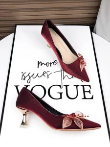 Red Wedding High Heels Women Comfortable New 2024 Chinese Style Wine Offering Bride Gown Two-Way Wear Elegant Satin Sharp Toe
