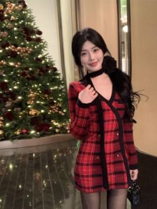 Christmas Red Plaid V-Neck Knitted Dress Womens Fashion Slimming Bodycon Skirt Wrap around Waist Design Autumn Winter Dress