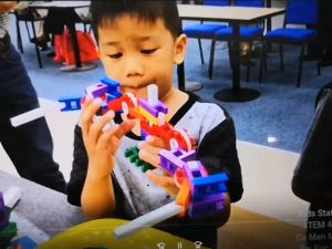 [Ready Stock in Msia] 1kg of Small Kids Station Creative Construction Building Block with H Blocks A Blocks Wheels and Bar around 145pcs and similar to Lasy Block