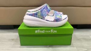 Giày dép crocs chuẩn xịn chống hôi chân nhựa tế bào êm mềm siêu bền đi mưa lội nước đi biển quai ngang đế xuồng crush butterfly cao 6cm cho nữ