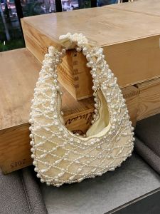 กระเป๋าถือทรงสี่เหลี่ยมกลวงรูปไข่มุกสไตล์ฝรั่งเศสแบบย้อนยุค กระเป๋าสะพายข้างสำหรับงานเลี้ยงแบบจีนใหม่ กระเป๋าถือแฮนด์เมด กระเป๋าสะพายข้างสไตล์ใต้แขน