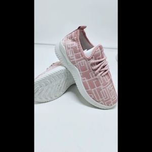 Sepatu Sneakers Wanita Casual Terbaru dan Trendy - 031