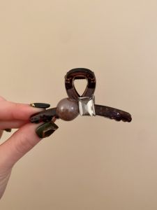 Elegant Medium Pearl Hair Clip Womens 2024 New Square Crystal Shark Clamp Retro Hair Accessories Half Updo Hair Grips