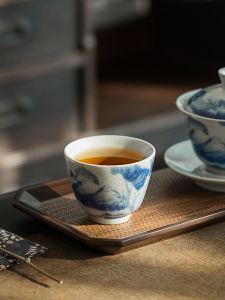 Hand-Painted Blue And White Ceramic Pressed Hand Cup for Tea Room Puer Black Tea Owner Cup Story of Clay Traditional Chinese Style
