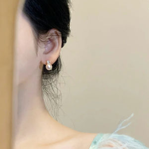 Sweet Style Pearl Earrings 925 Silver Glowing Pink Surface No Piercing Mosquito Coil Clip-On Fashionable Jewelry for Women