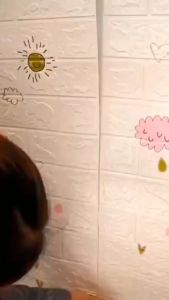 ลดกระหน่ำ วอลล์เปเปอร์ลายน่ารัก แผ่นใหญ่ 70*77cm สั่งขั้นต่ำ4แผ่น!! ลายการ์ตูน วอลเปเปอร์สามมิติ มีกาวในตัว 3D Wallpaper