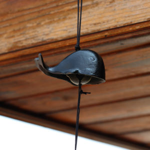 Whale Cast Iron Wind Chime Scenic Area Tourist Area Metal Wind Chime Hanging Pendant Vintage Ironware Wind Chimes Lucky Charm 2024