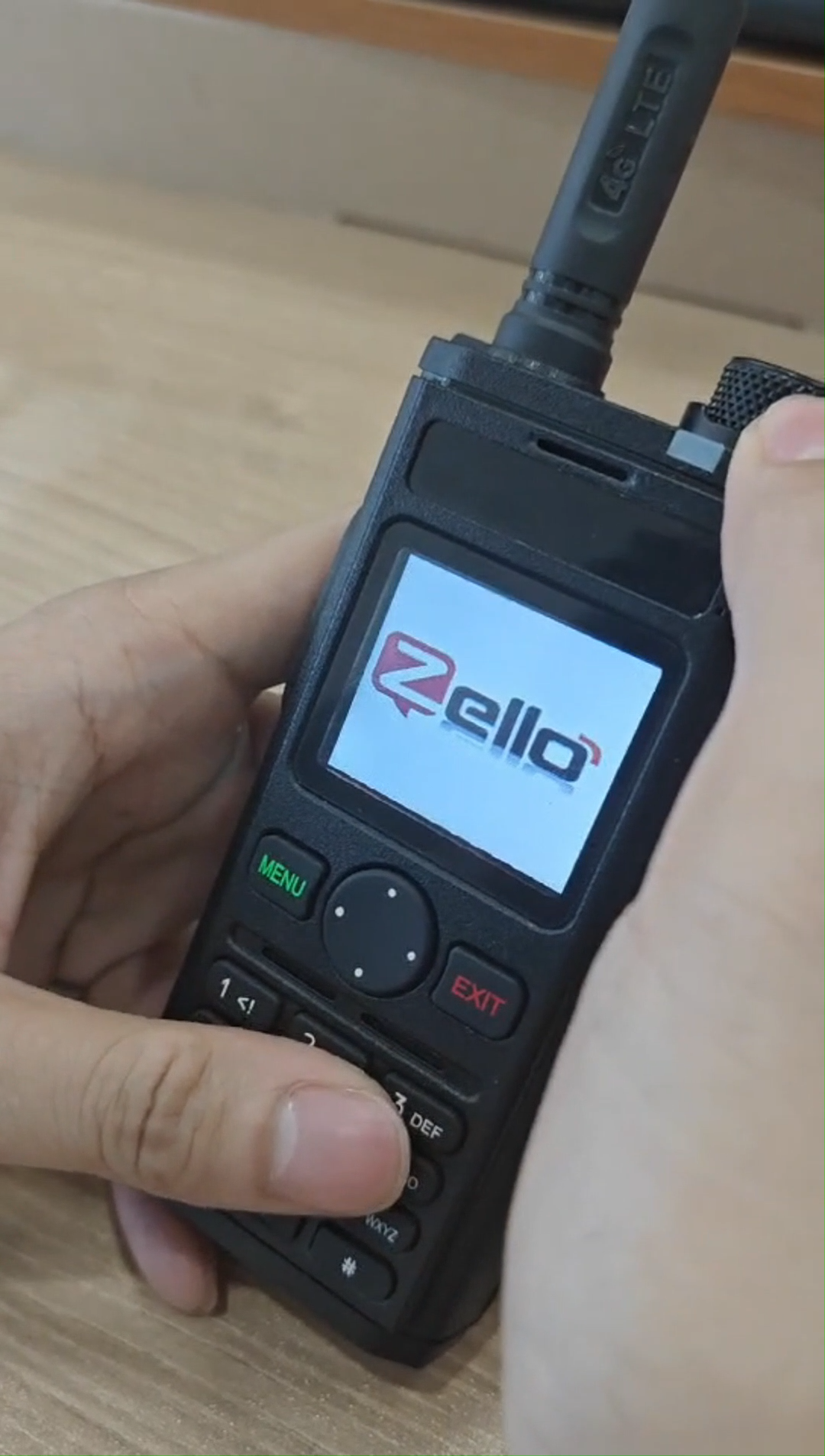 Motorola T92 Zello Two Way Radio Walkie Talkie Long Range 5000KM Global PTT Radio POC GPS WIFI/4G IP54 Waterproof/dustproof Suitable for all occasions