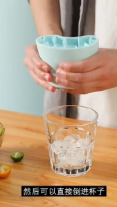 บล๊อคซิลิโคนทำน้ำแข็ง แม่พิมพ์ มีฝาปิด ถาดทำน้ำแข็ง DIY ทรงกลม Ice Cube Mold ใช้งานง่าย วัสดุซิลิโคนเกรดอาหารปลอดภัยและไม่เป็นอันตราย ThaiJOY