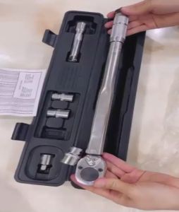1/4" Drive Click Torque Wrench Preset Adjustable Torque Wrench 1/2" 28-210nm / 3/8” 19-119nm / 1/4” 5-25nm Drive Torque Wrench Bicycle Motorcycle Car Repair Tool Set