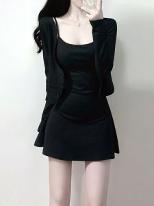 Váy Hai Mảnh Màu Đen Có Áo Len Cardigan Mùa Thu Đầu Tiên 2024 Bộ Đồ Mới Cho Phụ Nữ Nhỏ Nhắn Váy Bó Sát Cổ Chữ U Không Tay