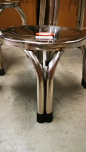 เก้าอี้สแตนเลสขนาดกะทัดรัด 4 ขาคู่ ผลิตจากสแตนเลสเกรด 201 ไม่เป็นสนิม มียางรอง 30x30cm