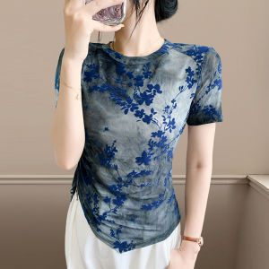 YIMEI คอกลมอแฟลชั่นใหม่สำหรับฤดูร้อน2025เสื้อเสื้อยืดแจ็คการ์ดแขนสั้นมีบรรยากาศที่คุณภาพสูงเสื้อผ่าหน้าแบบแหวกแนวมีรอยย่น