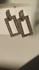 [HCM] [2 màu] Bông tai nữ Hàn Quốc cá tính hình chữ nhật đính xung quanh dễ thương-Khuyên tai cute trang sức nữ cho phái đẹp 11G519009