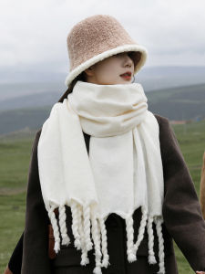 ผ้าพันคอสีพื้นหนาสำหรับฤดูหนาว ผ้าคลุมไหล่แบบหนา แฟชั่นสำหรับทั้งชายและหญิง ผ้าคลุมคอแบบมีสายลวดลายไหปลาร้า ผ้าโพลีเอสเตอร์ ขนาดมาตรฐาน