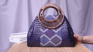 ขนาด 12นิ้ว สูง 8นิ้ว บุผ้าฝ้ายและมีซิป กระเป๋ากระจูดสาน กระเป๋าแฮนด์เมด ของฝากของขวัญ ตะกร้าสาน กระเช้าสานUniqueBag