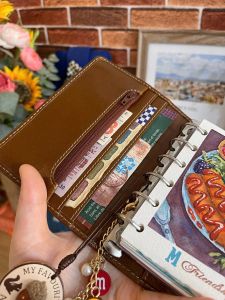 Deep Brown M5 หนังสือบันทึกแบบอิสระสุดเก๋ไก๋ พร้อมหัวเข็มขัดแบบพกพา สมุดบันทึกแบบแยกส่วน เรียบเรียงได้หลากหลาย