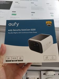 Camera ngoài trời không dây an ninh năng lượng mặt trời Eufy SoloCam S220