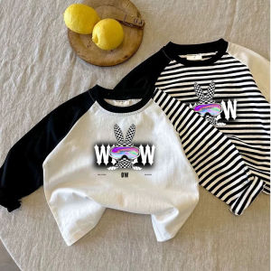 เสื้อยืดแขนยาวผ้าฝ้ายแท้พิมพ์ลายตารางกระต่ายและแสตมป์ตัวอักษรสําหรับผู้ชายและผู้หญิงการออกแบบคอกลมดูดซับเหงื่อที่เป็นกลาง