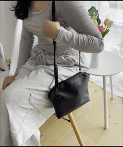 NEW - Tas Slingbag Wanita Premium Bahan Hight Quality - Tas Wanita Selempang Viral Jahitan Rapih Cocok Di segala Acara / Bisa COD