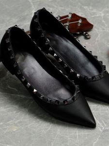 Fashionable Small Size Flat Shoes Womens 31-33 Pointed Toe Rivet Low Heel Slip-On Shoes Korean Style Casual Fashion Footwear