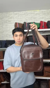 กระเป๋าสะพายข้างผู้ชาย ฝาปิด ช่องใส่ของเยอะ หนังสวย พร้อมส่งจากไทย