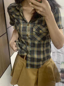 Retro Hong Kongสไตล์ผู้หญิงเสื้อแขนสั้นฤดูร้อน 2024 ใหม่แฟชั่นHigh-End Casual Slim Fit Slimเสื้อลายสก๊อต