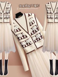 Áo Len Dệt Kim Hai Mảnh Thời Trang Cho Nữ Mùa Thu Đông Mới Về Váy Ngắn Cổ Chữ V Cạp Cao Dáng Chữ a