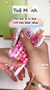 Bút bi gấu dâu Lotso B81 bút gấu hồng đáng yêu mực đen ngòi 0.5mm họa tiết dễ thương