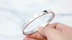 555 Jewelry กำไลข้อมือ สแตนเลส สตีล แท้ ดีไซน์ เรียบหรู แฟชั่น ผู้หญิง ประดับเพชร CZ รุ่น MNC-BG489 - ชุดของ 25 ตรนิวเชื่อว่าง ราคาล่าสุด 1,100 ฿