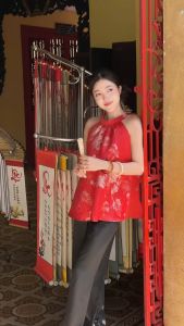 Set áo yếm kèm quần chất vải gấm họa tiết hoa dập nổi Tuệ Nhi Miều Est.2013