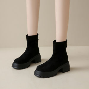 ย้อนยุค ผ้าขนแกะ รองเท้าบูทมาร์ตินสั้น ผู้หญิง เพรียวบาง ยืดได้ ฤดูใบไม้ร่วง ฤดูหนาว สไตล์ใหม่ขนาดเล็กหนาด้านล่างรองเท้ากํามะหยี่สุภาพสตรี