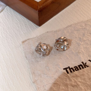 Fancy South Korea Elegant Asymmetrical Knotted Petite Earrings Womens Cold Wind Minimalist Design Retro Ear Clip Tide