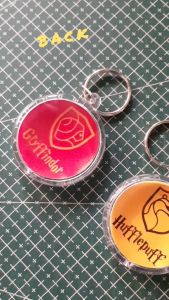 SAFYRE - Acrylic Keychain Harry Potter Hogwarts Houses Design Gryffindor Hufflepuff Ravenclaw Slytherin