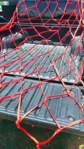 ตาข่ายเชือกแบน สีแดง 16 มม. x 20 ซม. ตาห่าง 2 ซม. ตาข่ายคลุมรถกระบะ ตาข่ายคลูมครู ตาข่าย 2x2 2x3 3x3 3x4 3x5