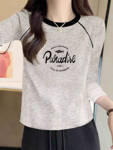 เสื้อยืดแขนยาวผู้หญิงผ้าฝ้ายแท้สีเทาอ่อน ทรงหลวม แฟชั่นฤดูใบไม้ผลิและฤดูใบไม้ร่วง 2025 ใหม่ ดีไซน์สีบล็อก ใส่ในชุด