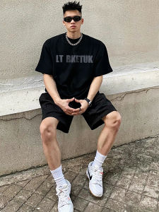 เสื้อยืดคู่รักสไตล์อเมริกันย้อนยุคแบบพิมพ์ลายตัวอักษรสีพื้นแขนสั้นผ้าฝ้ายแท้ 270g สำหรับผู้ชาย ทรงหลวม ใส่สบายในช่วงฤดูร้อน