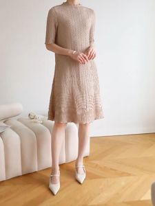 Miyake จีบวัสดุบางเฉียบหมื่นเข็มปักขนาดบวกชุดหลวม 4665