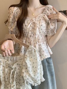 เสื้อเชิ้ตแขนสั้นลายดอกไม้สไตล์หวานไซส์ใหญ่สำหรับผู้หญิงในช่วงฤดูร้อนปี 2024 เสื้อผ้าทำงานสไตล์เกาหลีทรงหลวมๆ ปกเหลี่ยม