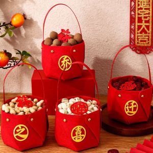 STR6177 4Pcs Big Red Chinese Wedding Candy Bag Cloth Handle Joy Housewarming Handle Basket Traditional Party Wedding Candy Gift Boxs Marriage Supplies