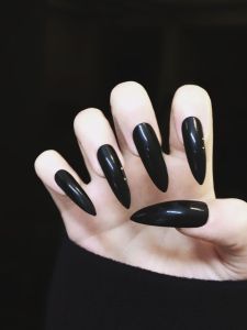 เล็บปลอมสีดำสะท้อนแสงสีดำสำหรับการเต้นรำและถ่ายภาพ เล็บปลอมสำหรับใส่ได้ สำหรับสาวฮอต แหล่งกำเนิดสินค้าจีน