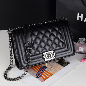 2024 New Womens Diamond Grid Chain Bag Crossbody Shoulder Bag Fashionable Mom Celebrity Bag Soft Leather Lock Buckle Closure