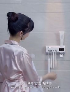 UNIHEART Toothbrush Holder with LED UV Light Sterilization Function