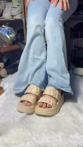 Trendy style 2 straps flip flop shoes sandal perempuan