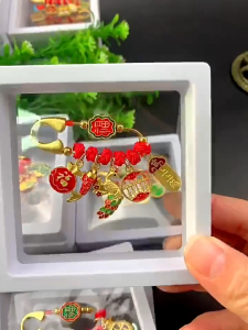 Lucky Safety Pin Brooch Fortune Lucky Charm Red String Amulet Pendant Good Luck Wealth Protection Blessing Ornament For Bag Clothing Accessories Gift With Box