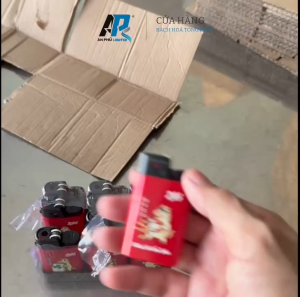 Bật Lửa Ronson Djeep Màu Đỏ- Đít Có Bơm Ga
