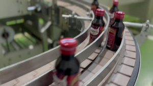 ส่งฟรี !! (เก็บคูปองใต้รูป) แพ็ค 1 ขวด  !! U-MIXS (ยูมิกซ์) น้ำหวานกลิ่นผลไม้รวมเข้มข้น 60 ML( 10 ขวด แถม 1 ขวด ) ผสมท่อมได้